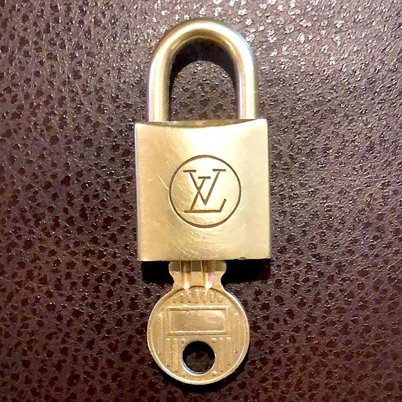 Vintage LV Louis Vuitton Padlock Lock & Key 218 - Picture 1 of 9